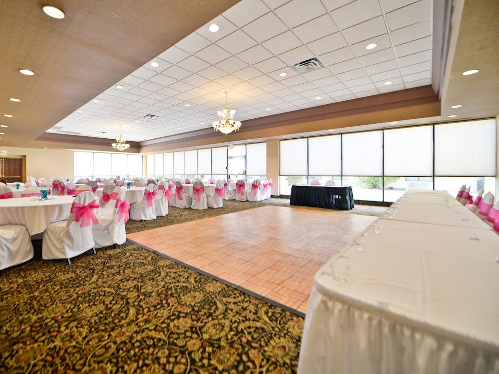 Ramada By Wyndham Plymouth Hotel & Conference Center Exterior foto