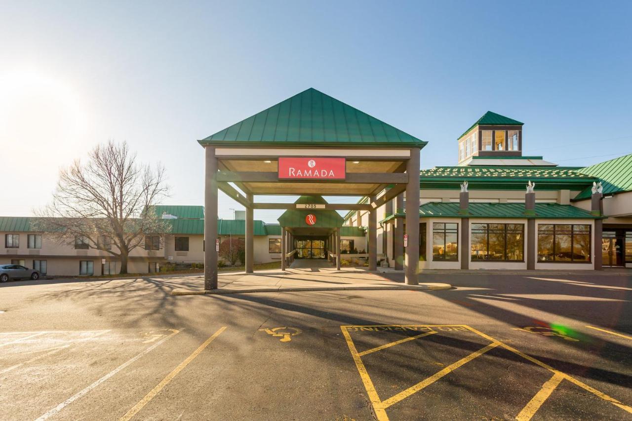 Ramada By Wyndham Plymouth Hotel & Conference Center Exterior foto